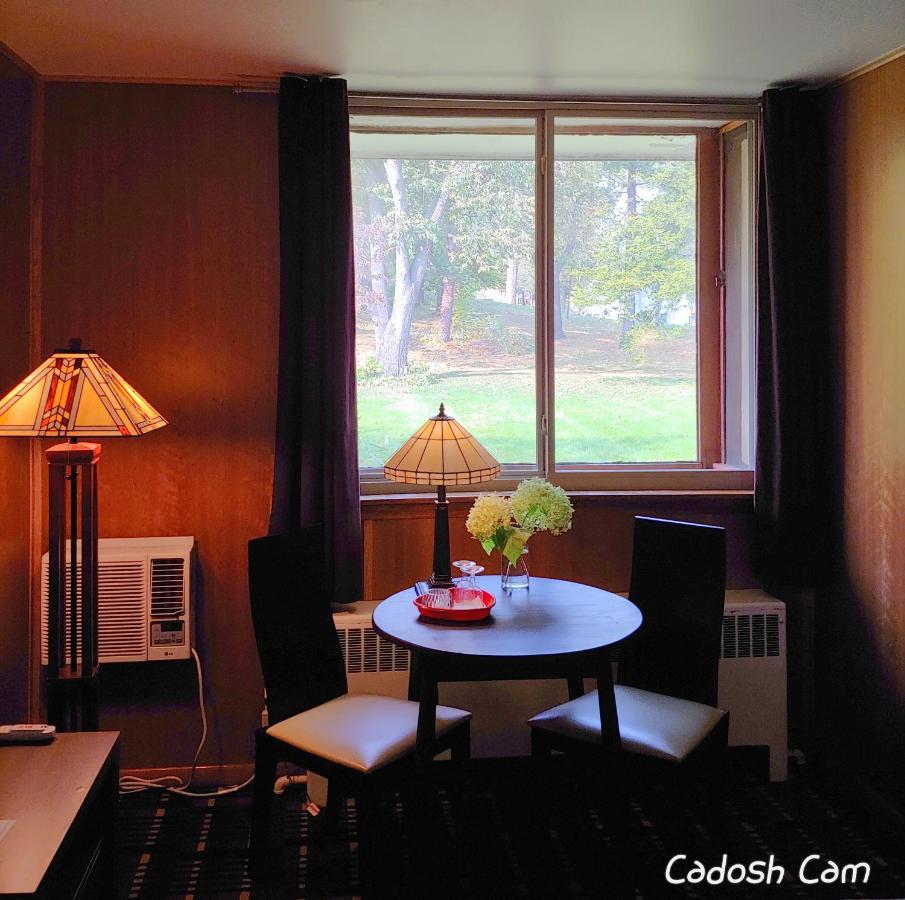 The Usonian Inn Llc Spring Green Extérieur photo