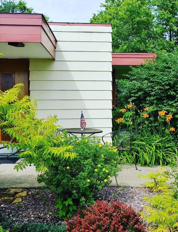The Usonian Inn Llc Spring Green Extérieur photo