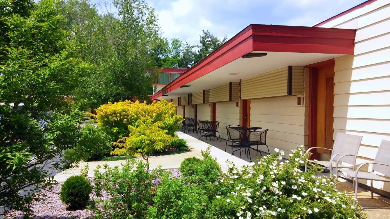 The Usonian Inn Llc Spring Green Extérieur photo