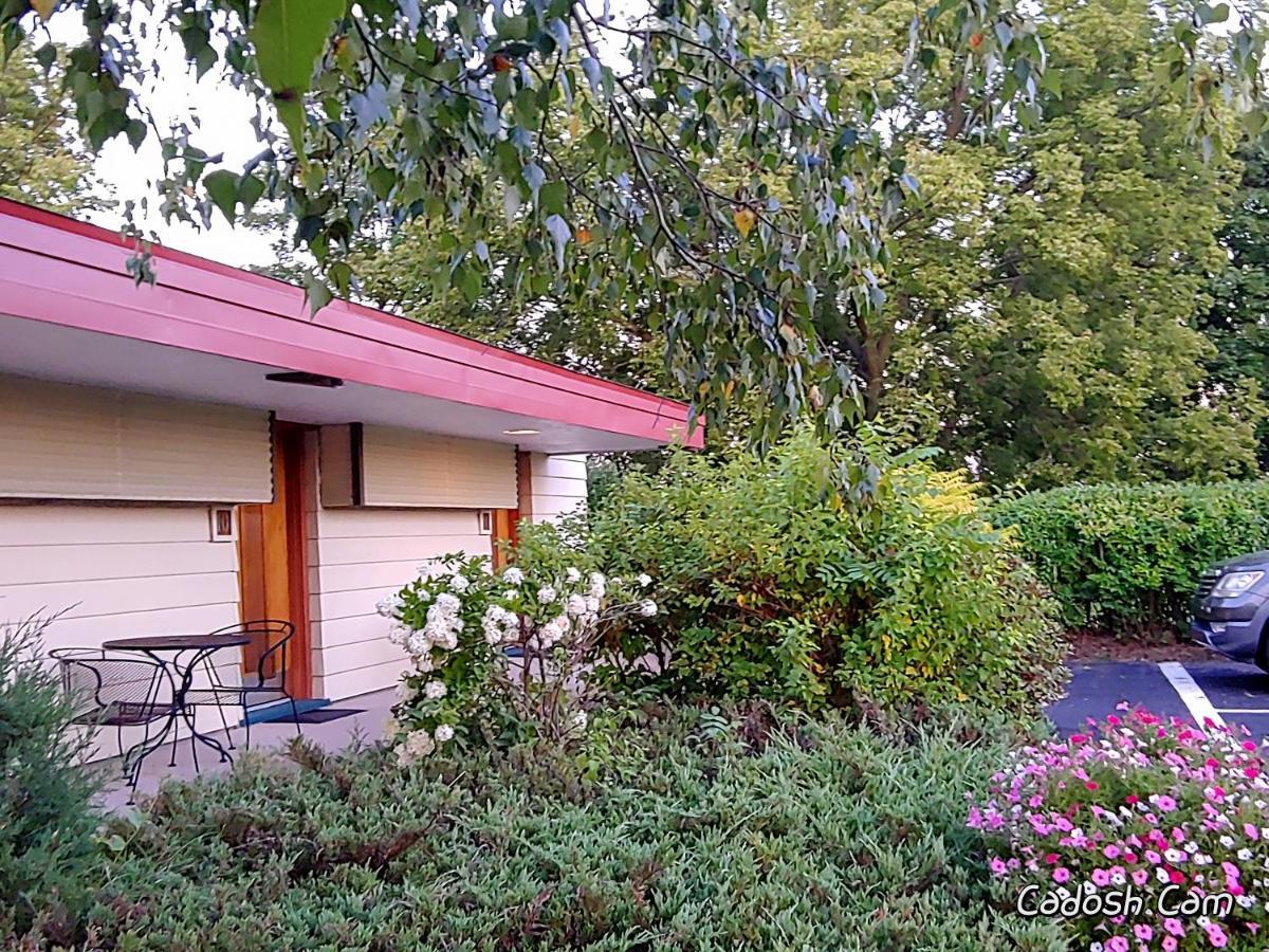 The Usonian Inn Llc Spring Green Extérieur photo